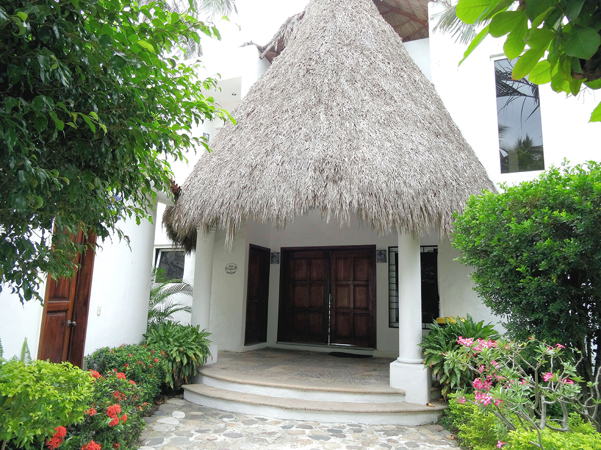 Casa Inglesa - Bucerias, Nayarit - Beachfront Vacation Rental